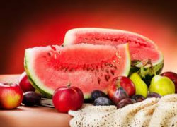 Сливы, мандарины, груши