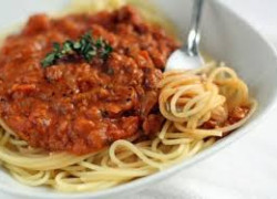 Куриное филе под брусничным соусом